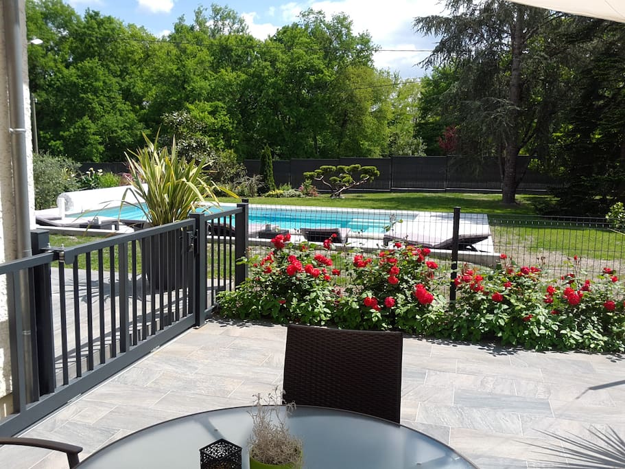 Terrasse et accès piscine