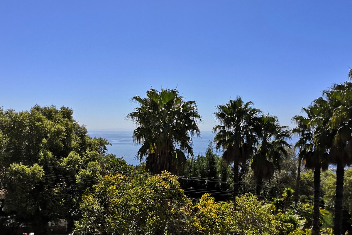 נוף מחדר שינה עם מרפסת 1