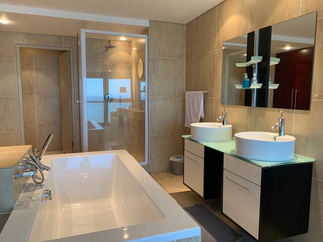 Backup Power! Stunning Beachfront Ocean Views! gallery image 5