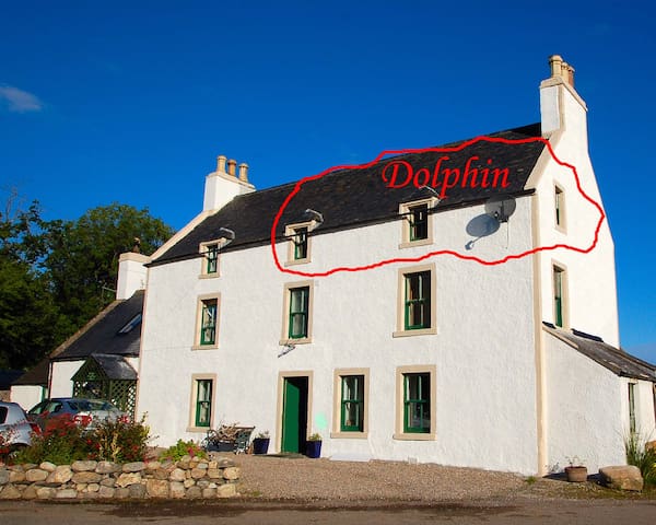 Dolphin, a large en suite bedroom plus kitchenette