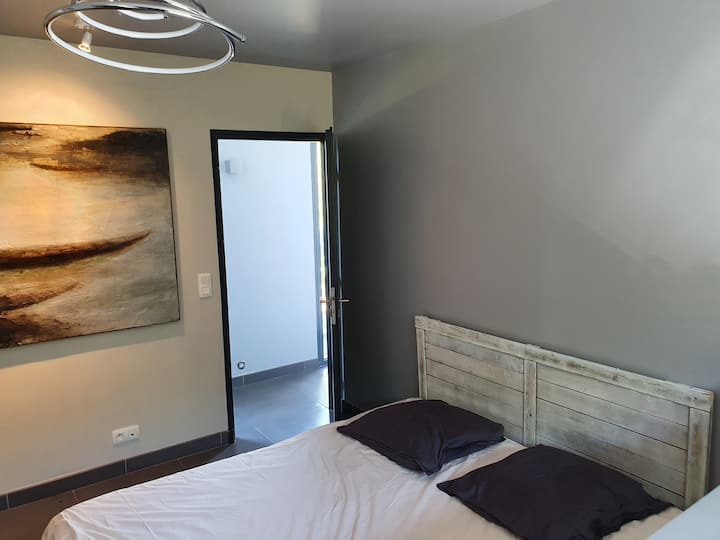 Spavaća soba 2
15 m² s bračnim krevetom 160×200
I mali krevet s 1 sjedalom