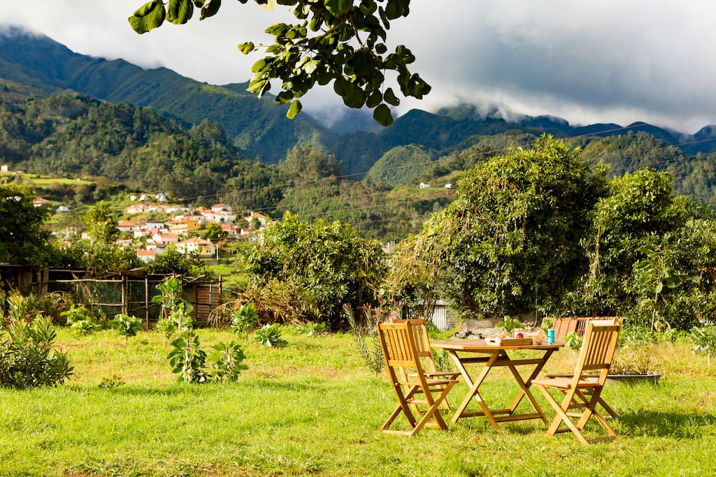 Exterior- jardins e terreno de cultivo