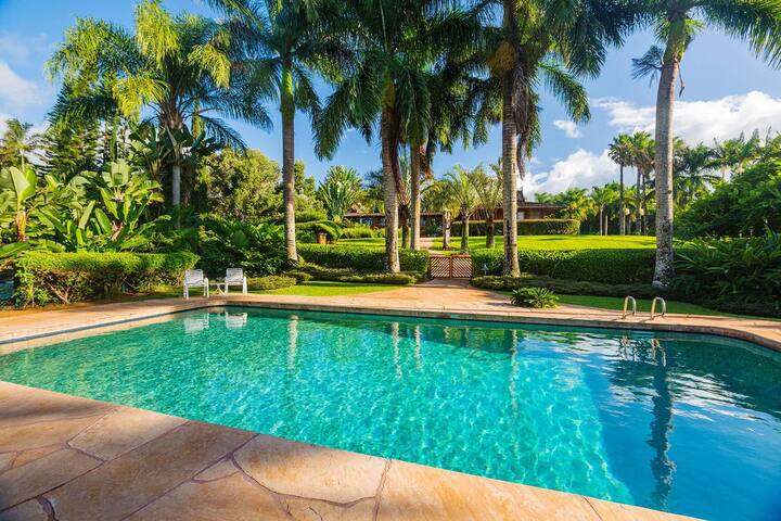 Pool hot-tub tennis tropical oasis gallery image 5