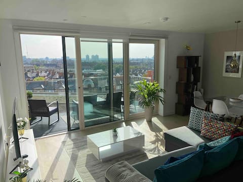 Top performing Airbnb: 7th/Top floor apartment in Southwark