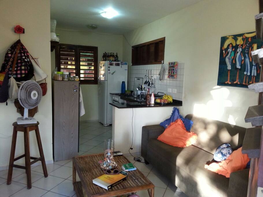 Sala espaçosa com cozinha completa à tua disposição!!!