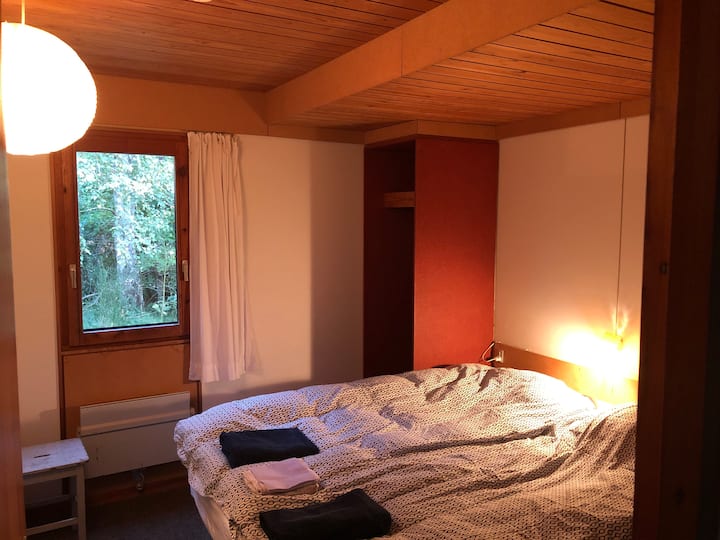 Una de las dos habitaciones dobles casi idénticas