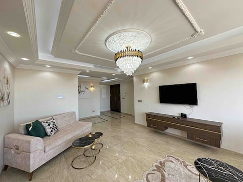 Luxury 3 BR Apartment Sea View, Central AC Wifi