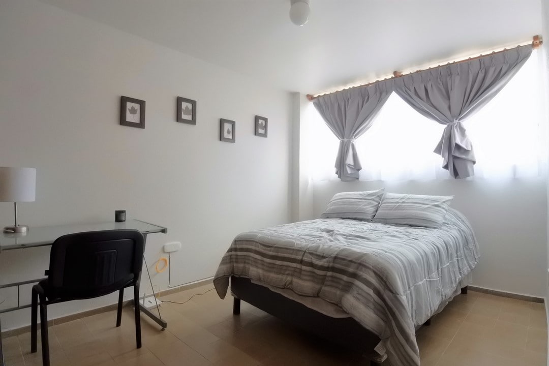 Izba s manželskou posteľou/ spálňa s manželskou posteľou 