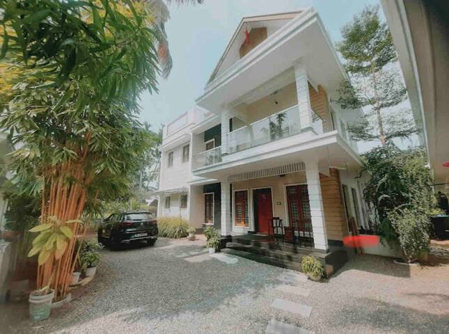Kadamakkudy Homestay Fam Frendly AC4BHK in Village
