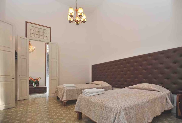 CHUMBA CHA KIFAHARI 1 GHOROFA YA KWANZA