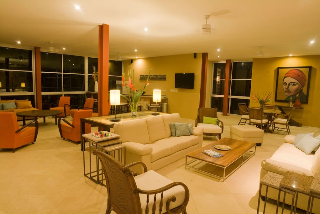 A thrilling open air concept of this grand family room can be shared with loved ones