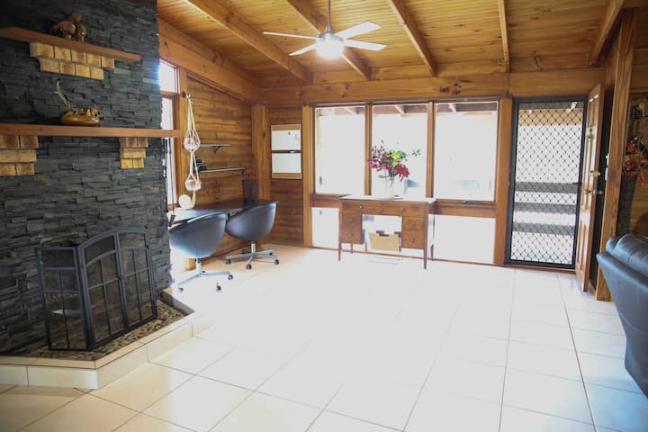 Edgewater Cottage By The River - Logan Village