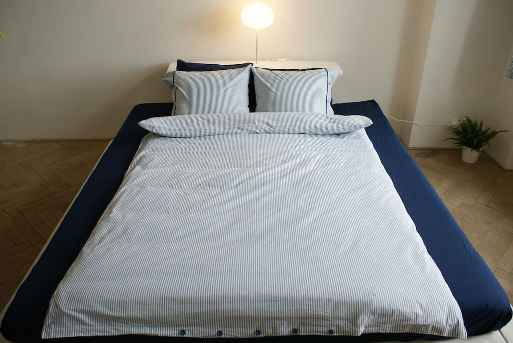Queen size bed