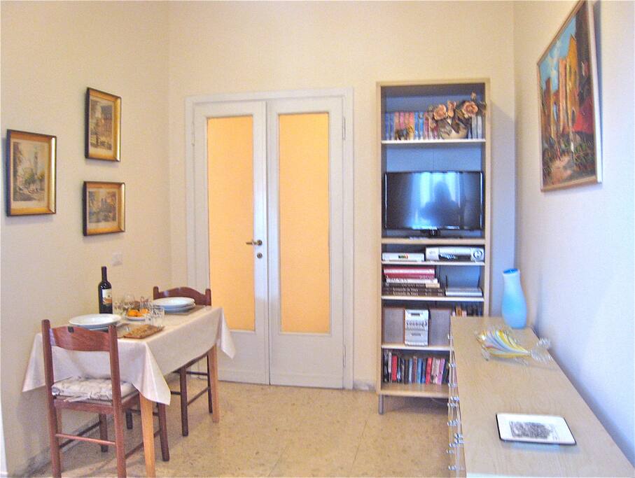 Satellite TV, Stereo with I-pod hookup, WIFI Internet in living dining room.