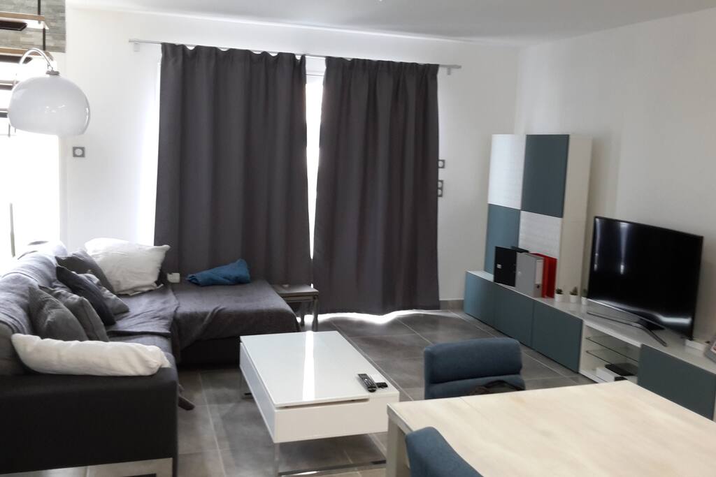 Coin salon donnant sur jardin