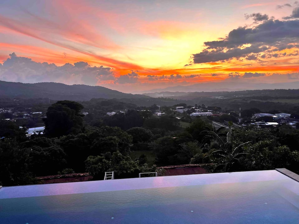 Casa Om, an infinity-pool villa above the Central Valley, Ciudad Colón, San José, Costa Rica, photo 10 of 10