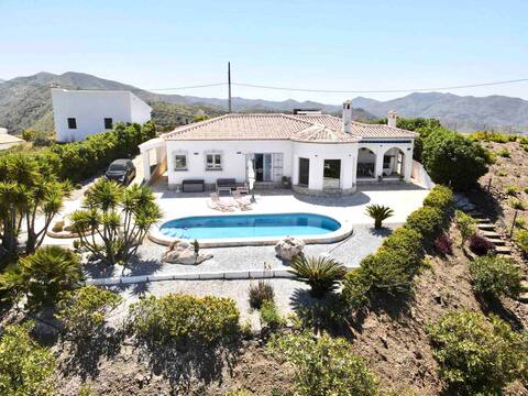Casa Lucía-modern holiday home for 6