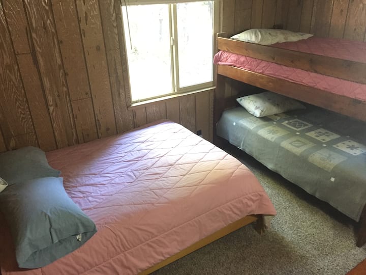 Family room - Full and twin bunks