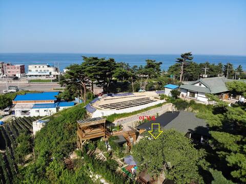 It is a place where the sea and mountains with good scenery of a country house are harmonious. It ha