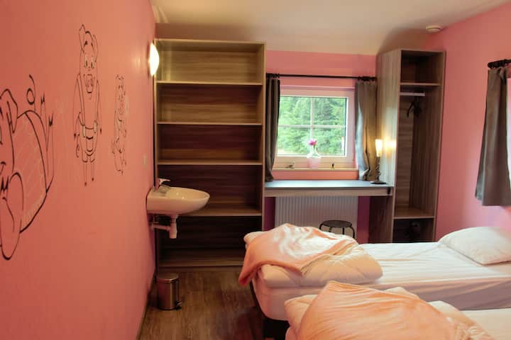 Habitación rosa 3 camas 90*200