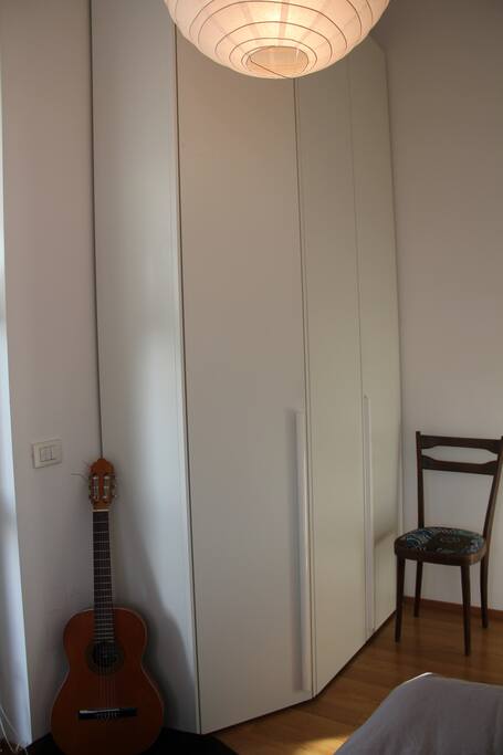 Armadio capiente
- Spacious cupboard