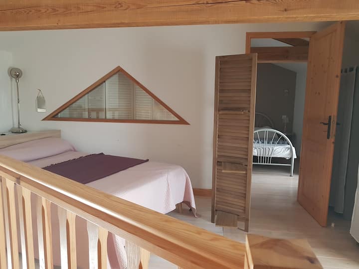 Mezzanine bedroom: bed 140
Storage