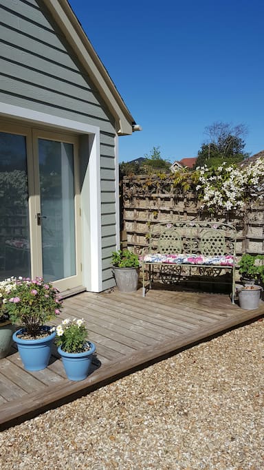 The small sunny seating area at the entrance