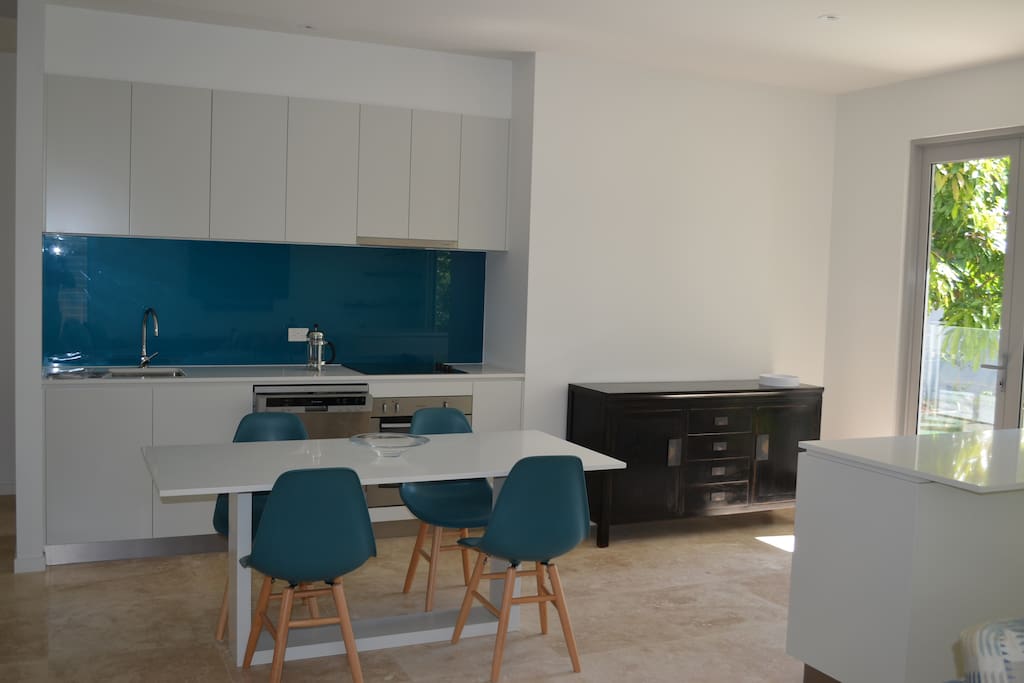 Modern kitchen /dining area