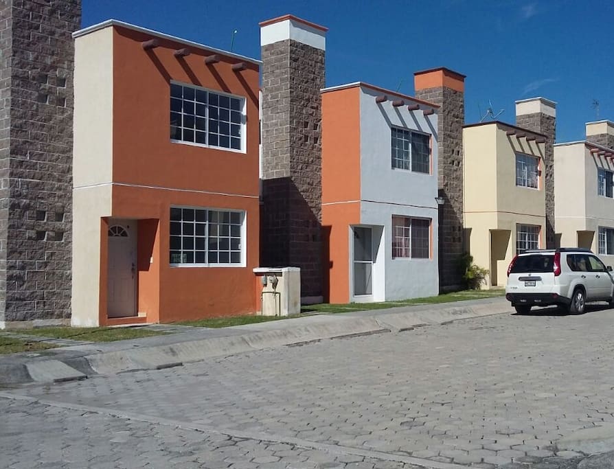 Vista frontal de la casa