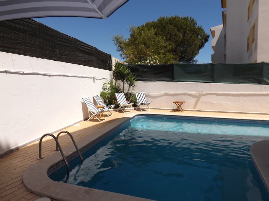 acess to swimming pool at only 150 metres. acesso a piscina a apenas 150 metros.