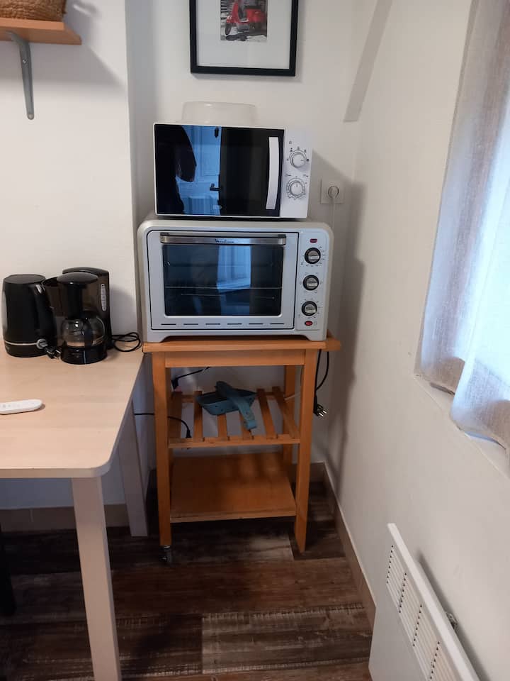 Studio Jaune Tout éQuipé-wifi-arrivée Autonome - Le Creusot