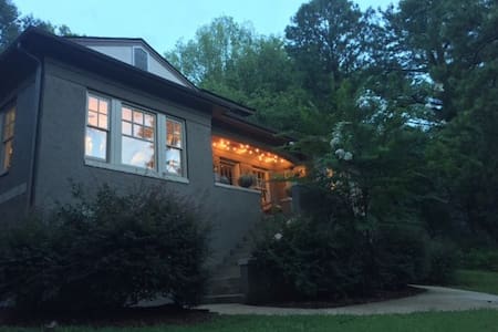 1920s home 10 mins from downtown