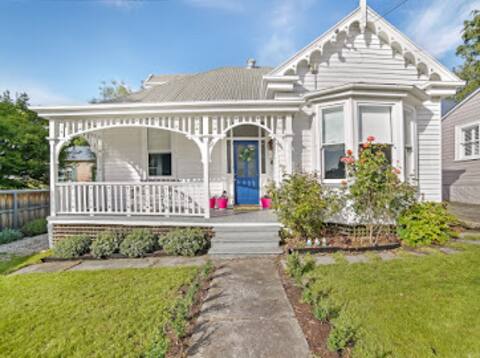 ‘Rosebud House’ walking distance to CBD