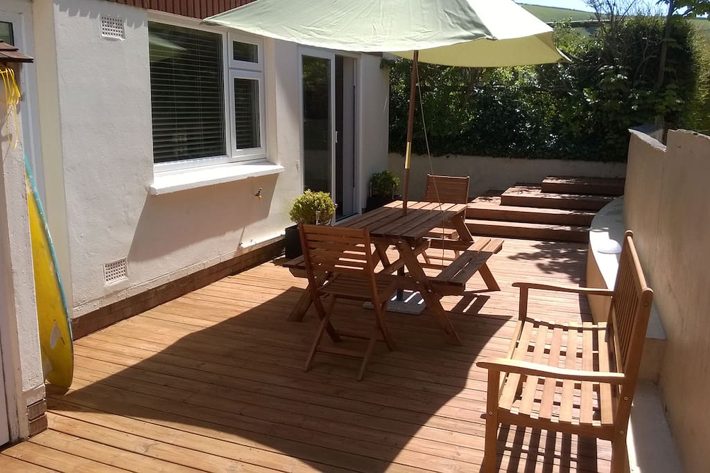 Rear decking with seating and dining