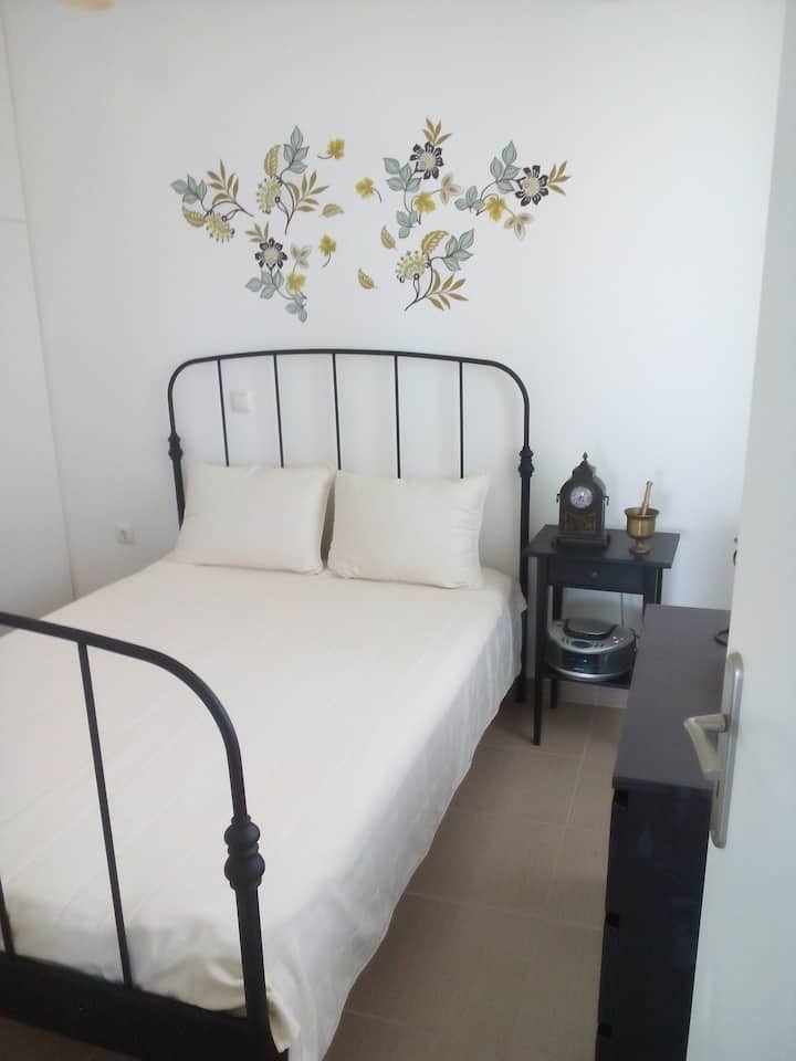 Dhomë gjumi, kati përdhes