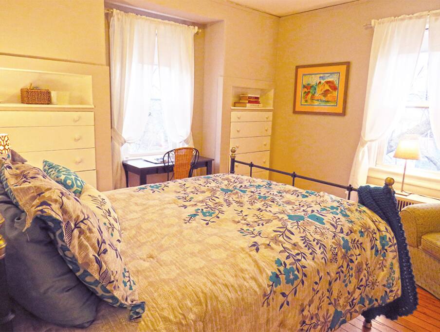 full size, new pillowtop extra firm mattress with 100% cotton bedding and down comforter
