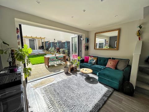 Top performing Airbnb: Trendy eco house in central Bristol with garden in City Of Bristol
