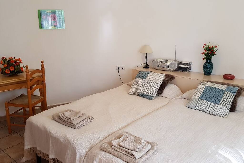 Guest room with two single beds