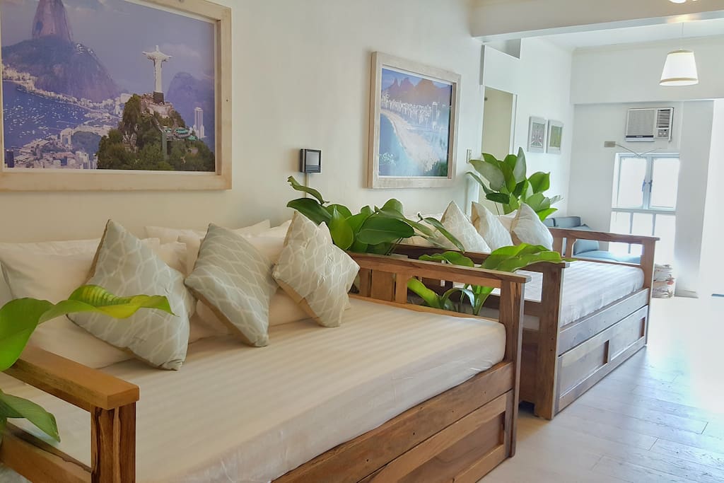 Double-sized Daybeds with Pull-out Beds