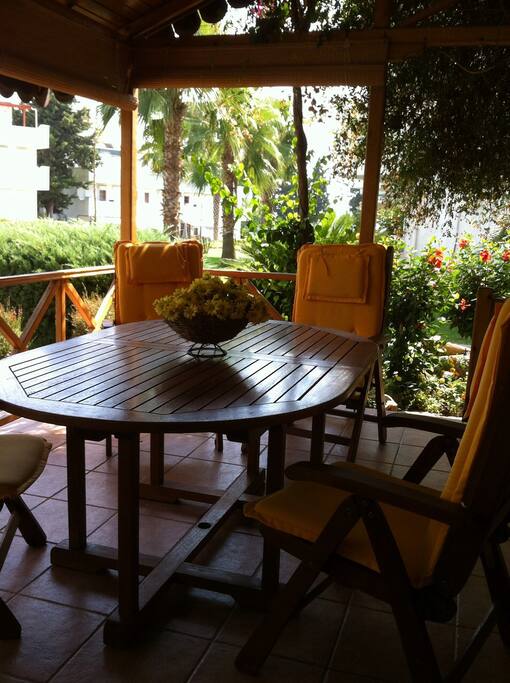 garden and outdoor dining area