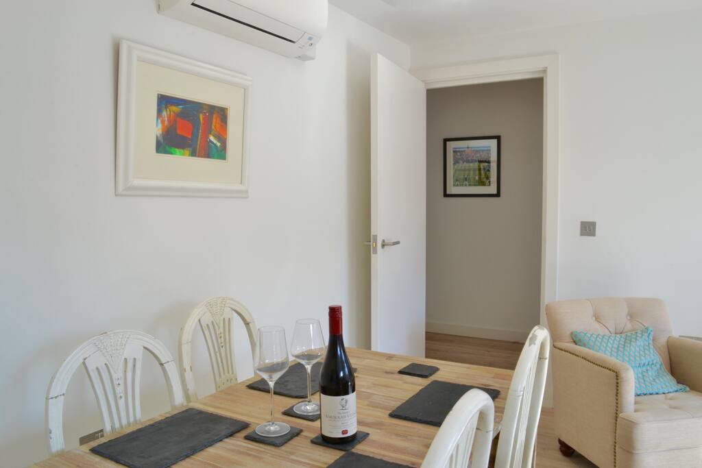 Get everyone together for brunch around the dining table before a day sightseeing