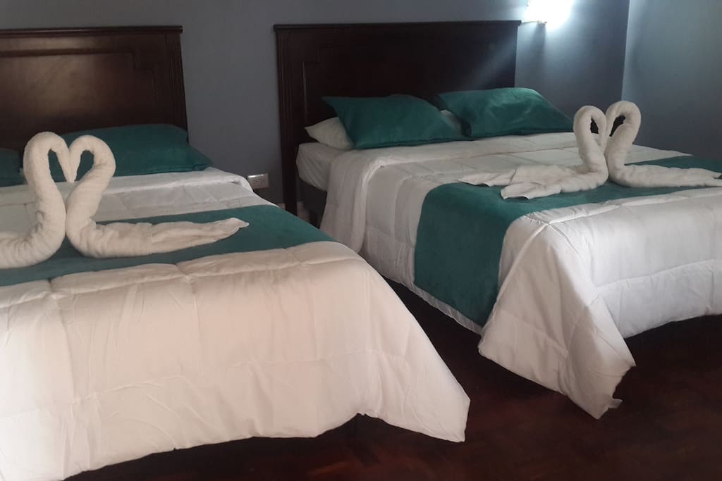 2 queen beds