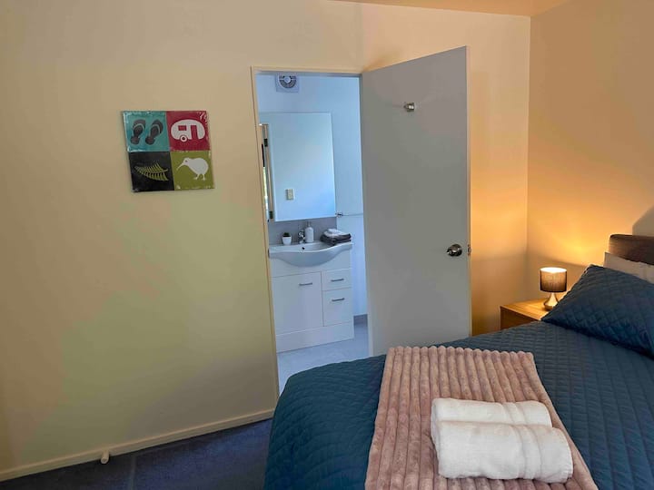 الحمام من غرفة النوم 