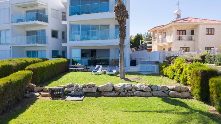Beachfront Apartmen Located Just A Stone's Throw Away From Ayia Triada Beach - Protaras