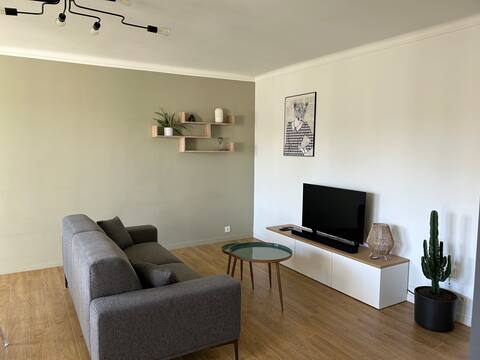Popular Airbnb listing: Les Baigneuses, Saint-Brieuc center, parking in Saint Brieuc