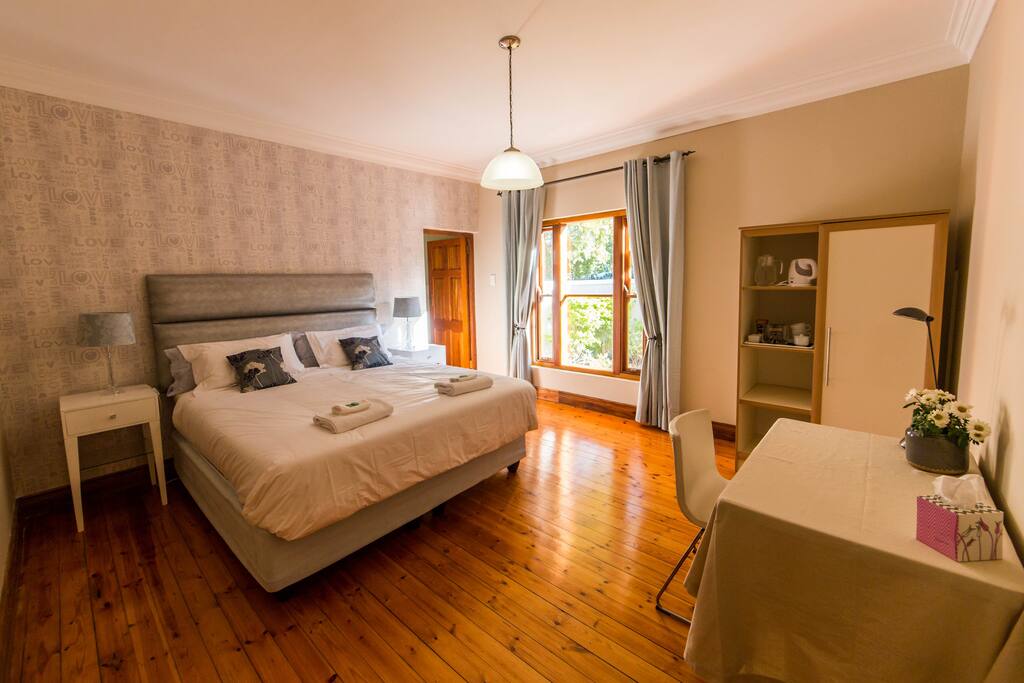 Master Bedroom, King Bed