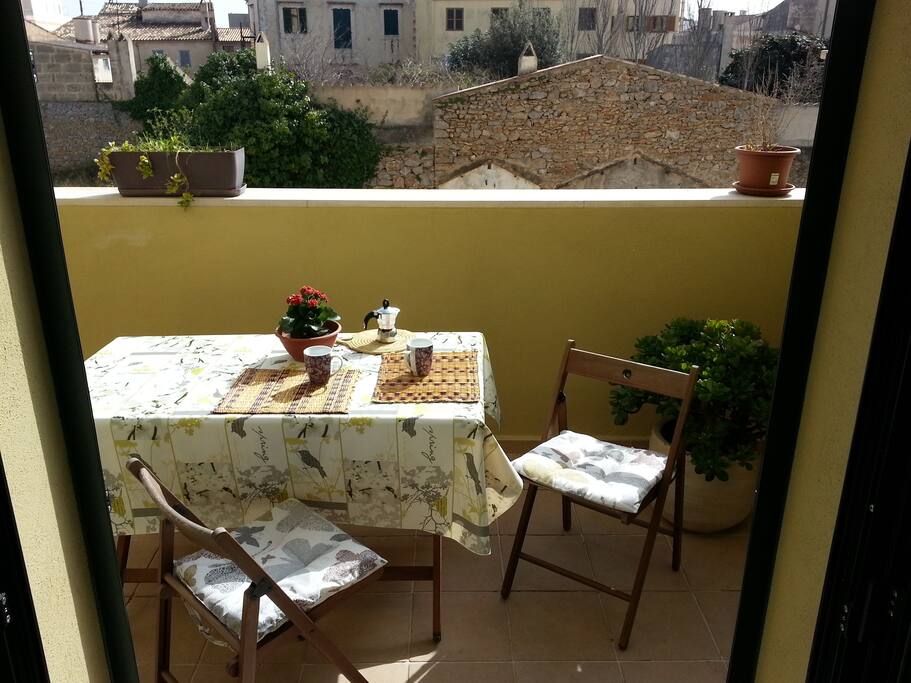 Have breakfast under the sun...