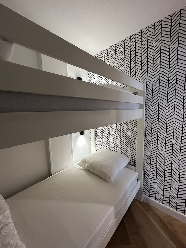 La Cabane de Gaby: cabin with 2 bunk beds of 90x200 - storage baskets under the bed 