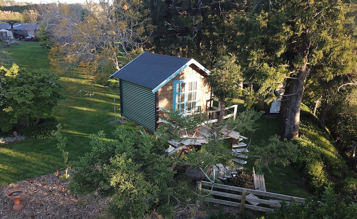 sweet treehouse with spectacular views