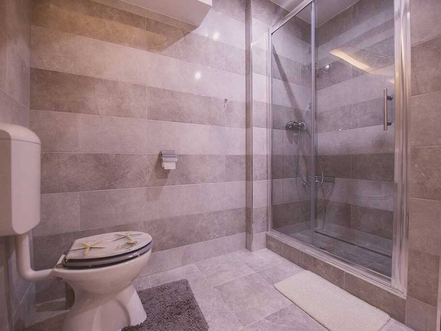 APARTMENT 1